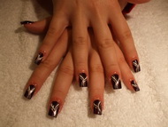 Zselés műköröm, lakk díszítéssel